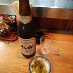 八重子餃子 - アサヒ超渇き＆青菜（せいさい）古漬け。きょうび、発酵した青菜を食す機会は、めっきり減りましたなぁ・・・