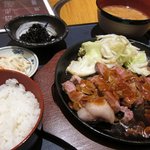 肉匠 六感 はなれ - 豚テキ定食