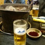 炭火焼肉屋台 たじま屋 - まずは生ビールで乾杯