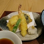 蕎麦と鶏 はんさむ - 良い食材のサクサク天ぷら。