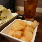 炭焼き塩ホルモン専門店 打鐘 - カクテキ