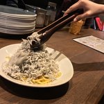 Italian Kitchen VANSAN - Italian kitchen VANSAN 用賀店(東京都世田谷区用賀)釜揚げシラスのペペロンチーノ