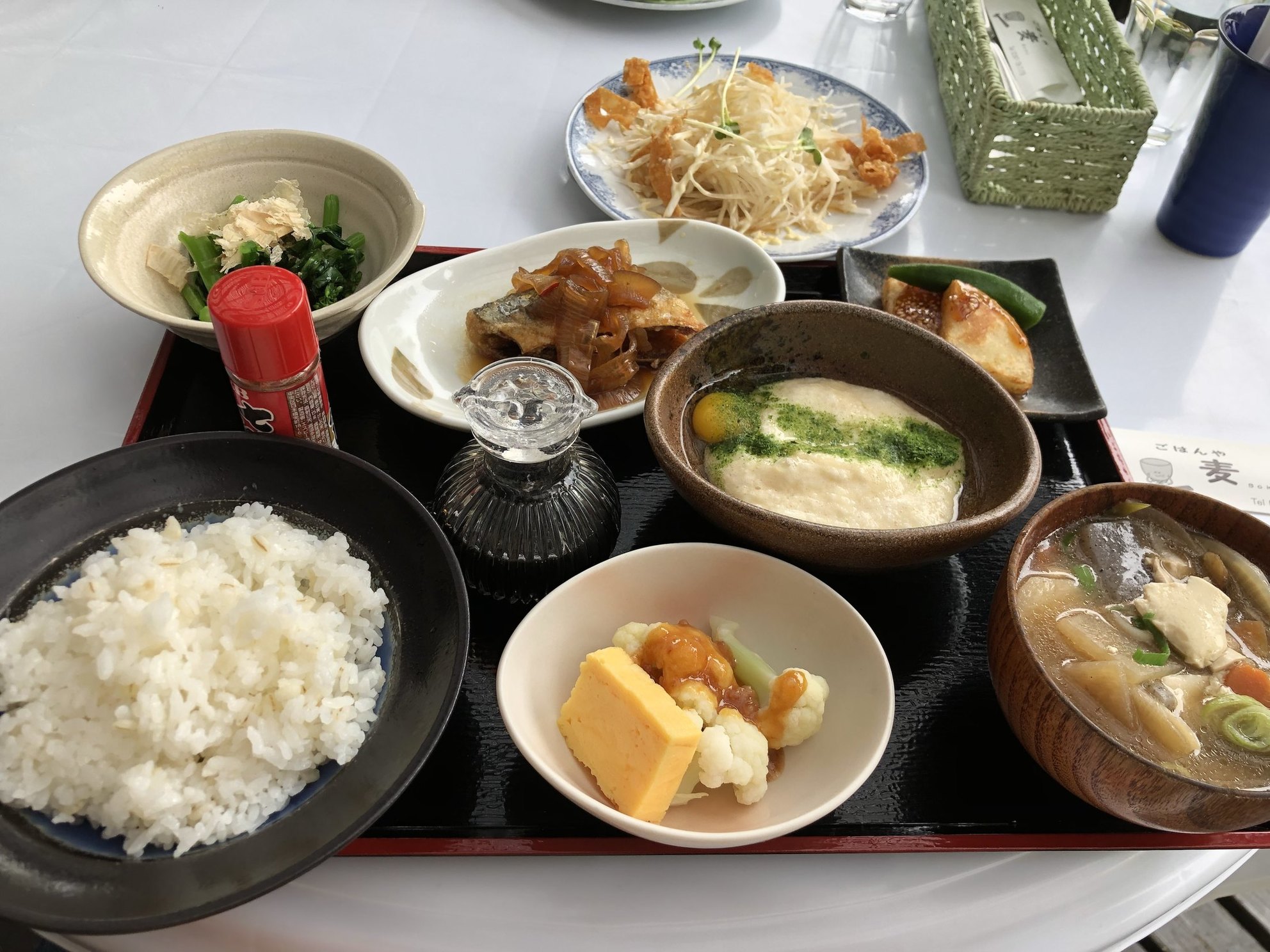 ごはんや麦 name=