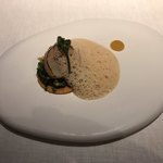 リョウリヤ ステファン パンテル - ホタテのタルトレット ホタテの出汁とヘーゼルナッツのエスプーマ
