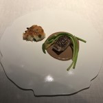 リョウリヤ ステファン パンテル - 真鯛のグリル ホタルイカのソース アスペルジュ・ソバージュ添え 豆ご飯のガレット