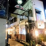 ワインカフェ ルーチェ - この路地にあります。