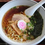 お花食堂　 - ラーメン（和風）。出汁醤油なのか、かなり和風なラーメンです。