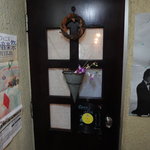 クラシックカフェ 小夜曲 - 古い喫茶店を思わせる入口です