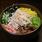 Warayaki Teppanyaki Iyasaka - 奄美大島名物　鶏飯　盛付例