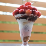 オウ ショウ カフェ - さくらんぼパフェ
