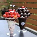 オウ ショウ カフェ - さくらんぼパフェ＆さくらんぼパフェBLACK