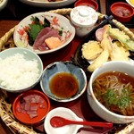 Resutoran Shirokujichuu - 四六時中花籠と麺セット1090円