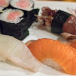 光寿司 - 2018.5 紅トロサーモン（1貫90円）、マゴチ、ホタルイカ、中トロ巻き