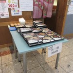 カラフル食堂 - この日は此方の店頭で販売されてるお弁当を夕食用に自宅に買って帰りました。
      