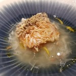 甘鯛の鱗焼き ホワイトアスパラガスの出汁 毛蟹