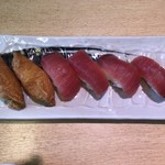ぎふ初寿司 - いなり マグロ赤身 実物はもっと綺麗
      