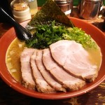 誠屋 - 細麺らーめん　赤どんぶり