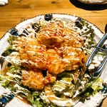 ONE TWO DON - 鶏天サラダ　７５０円(税別)　シャキシャキ生野菜の上に鶏天が結構のっています。