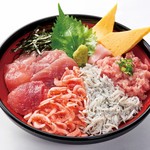 駿河丸 - 料理写真:大漁！漁師丼。駿河湾産桜海老、釜揚げしらすをのせた贅沢な4食丼です。