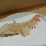 こちらはレアレア　捌きたての海老のうま味は格別