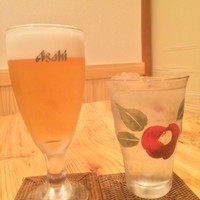ときずし 山田 - 生ビール、黒糖ソーダ割りで乾杯～♪椿の柄がステキです