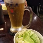 Kushiage ya - 生ビールとキャベツ