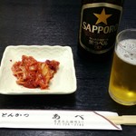 Tonkatsu Abe - ビールとお通しのキムチ