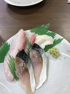hokurikukaitenzushiebisumaru - シャリ無し
                        活締めブリ
                        しめ鯖
                        つぶ貝
                        を刺し盛りに