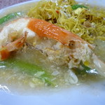 Soo Kee Mee - パリパリ麺の上に大きな海老と、野菜と溶き卵入り生姜風味のマイルドな塩味のあんがトロリ