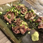 焼肉ホルモンたんど - レアステーキ寿司  5貫  1500円