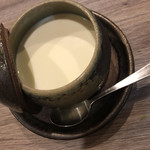 焼肉ホルモンたんど - 手作り杏仁豆腐  480円たっぷり入ってます