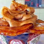 豚丼専門店 木ノ下 - 真横から肉 アップ