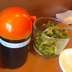 豚丼専門店 木ノ下 - 追加タレ&漬物