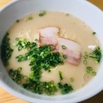 麺謹製3L's - 豚骨ラーメン400円（ばりかた麺）