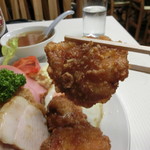 辰巳軒 - 唐揚げ　これが三個も（＾ｑ＾）