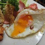 辰巳軒 - 目玉焼き