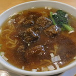 鳳琴樓 - 牛腩麺（牛バラそば）