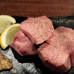 86545149 - 厚切りタン。分厚いですね。