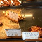 コンセントマーケット - 中央テーブル２