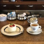 コーヒーハウス ニシヤ - チーズケーキ（550円）税込とエスプレッソ（250円）税込