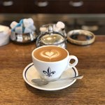 コーヒーハウス ニシヤ - カプチーノのフラットホワイト仕様（500円）税込