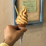 ジェラテリア アクオリーナ - キャラメルバナナのジェラートソフト（620円）税込