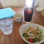 ミラノ - 料理写真:セットのドリンクとサラダ