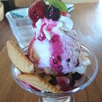 ミラノ - 追加の、6種のベリーのクリームチーズパフェM550円