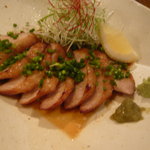 Akabee - 豚トロ炙りチャーシュー　550円　　　　　　　　　　わさび＆柚子胡椒でどうぞ♪