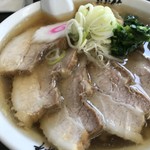 青竹手打ちラーメン　おお竹 - チャーシューが下にも2枚隠れている