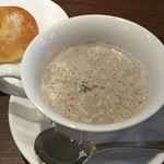 ラ・キュイジーヌ・ド　ウオタマ - マッシュルームのポタージュとゴマパン