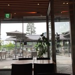 和 cafe ひゅーめ - テラス席の先に足湯があります