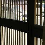 ニコニコ亭 - 店前の駐車場