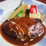 石釜亭 - 焼肉屋の肉の達人による黒毛和牛100%のこだわりハンバーグ、ソースはデミグラスと和風から選べましたが私はデミグラスを選びました。 